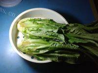 口感不错的炝炒油麦菜做法图解1)