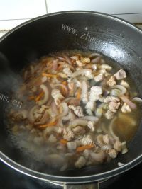 自制猪肉手抓饭做法图解8)