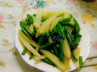 家常菜四季豆炒土豆