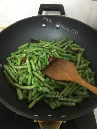 香飘十里的干煸豆角做法图解3)