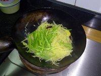 饱满的尖椒土豆丝