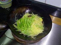 饱满的尖椒土豆丝