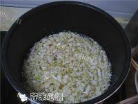 美味早餐白菜粥做法图解4)