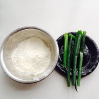 口感极佳的葱油手抓饼做法图解1)