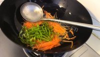 唇齿留香的素炒三丝做法图解5)
