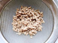 自制豆腐白菜瘦肉粥做法图解8)