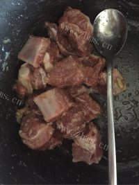 垂涎欲滴的粉蒸排骨做法图解2)