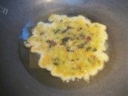 自制酸菜鸡蛋饼做法图解6)