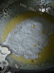 自制葱香火腿肉松蛋卷做法图解6)