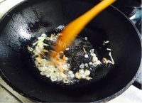 美味的海鲜疙瘩汤做法图解5)