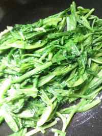 家常菜炝炒油麦菜做法图解5)