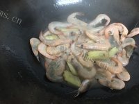 美极基围虾做法图解4)
