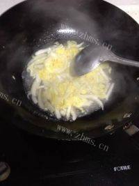 自制炒大白菜做法图解4)