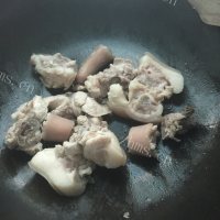 红烧猪尾巴做法图解2)