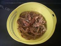  好吃的咸肉炖方笋干做法图解2)