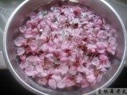 美味的红糖桃花粥做法图解2)