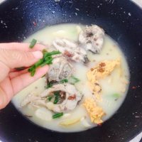 口感丰富的清炖鲫鱼做法图解11)