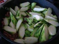 诱人的肉片炒丝瓜做法图解8)