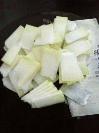 家常菜素炒冬瓜片做法图解2)