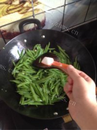 家常菜清炒芸豆丝做法图解6)