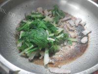 家常菜小白菜炒肉做法图解7)