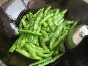 排骨炖豆角做法图解7)