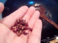 味道不错的芹菜炒肉做法图解5)