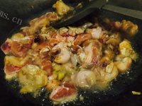 美味的菠萝炒鸡腿肉做法图解3)