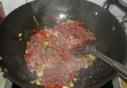 鱼香肉丝做法图解4)
