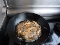 美味的酥鲫鱼做法图解8)