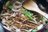 家常菜洋葱炒肉丝