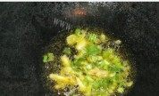 家常菜炖冻豆腐做法图解4)