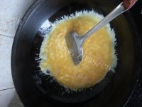 色泽鲜亮的韭菜盒子做法图解2)