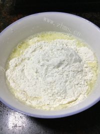 美味青瓜胡萝卜鸡蛋饼做法图解6)