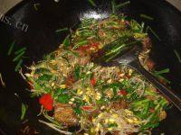 绿色食物韭菜炒豆芽做法图解11)