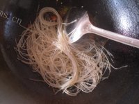 美味的肉末酸豆角粉条做法图解9)
