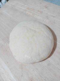 颜值高的南瓜豆沙包做法图解3)