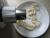 喷香的红烧牛肉面做法图解4)