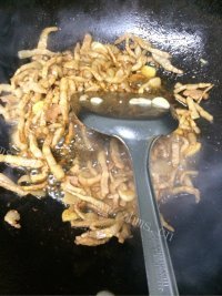家常菜金针菇炒肉做法图解4)