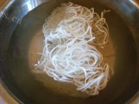 简易牛肉粉丝汤做法图解2)