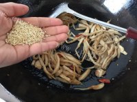 最喜欢吃的干煸杏鲍菇做法图解6)