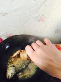 美味的红烧黄鱼做法图解9)