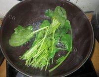 味道极佳的菠菜猪肝粥做法图解8)