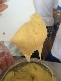 香甜奶油泡芙做法图解4)