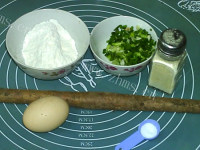 营养美味的葱香鸡蛋山药饼做法图解1)