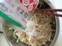 家常菜金针菇拌黄瓜做法图解7)