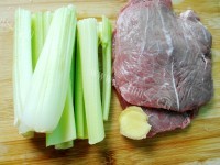 家常菜干煸牛肉丝做法图解1)