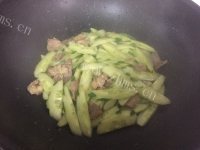 家常菜瘦肉炒青瓜
