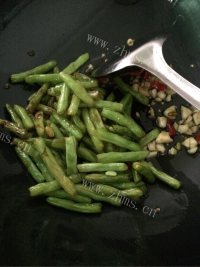珍馐美味的干煸四季豆做法图解6)