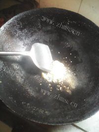 自制辣椒炒虾做法图解1)